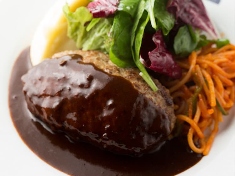 【シェフ直伝】基本のハンバーグレシピ、プロのワザで肉汁ジュワ〜！ 1