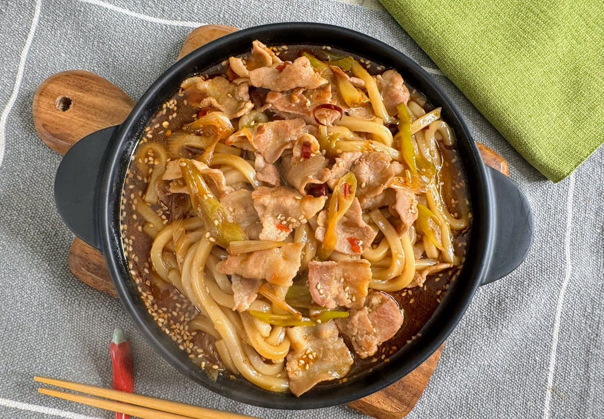 一口でハマるピリ辛豚バラうどん 1