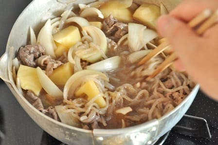 だしなし簡単！肉じゃがの基本レシピ作り方 15