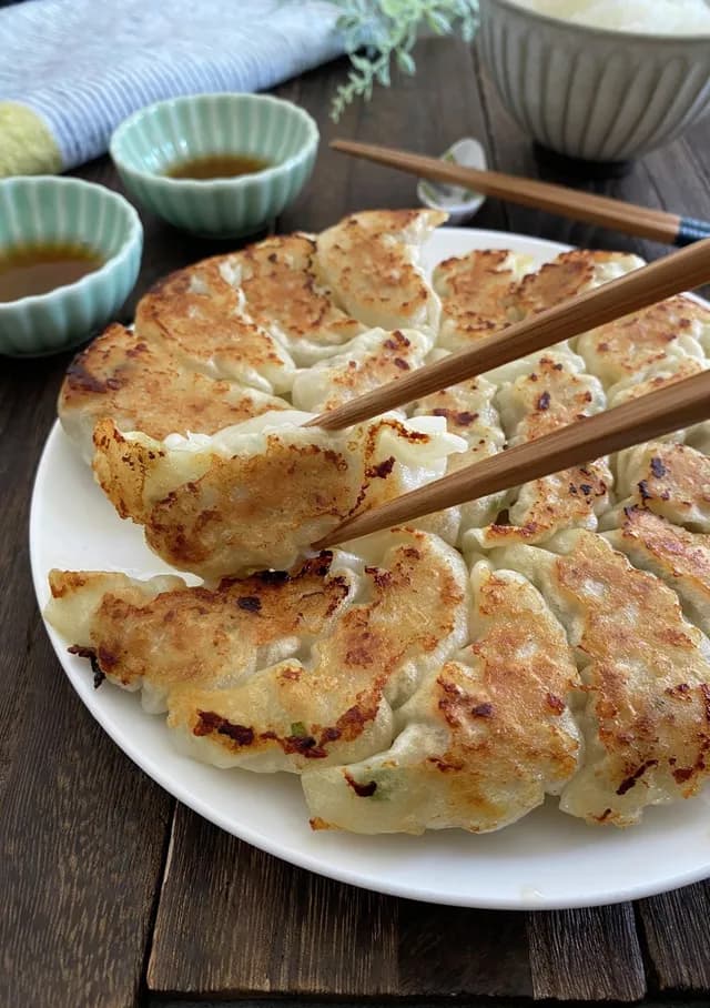 おかず(肉)/春キャベツたっぷり焼き餃子👑 1